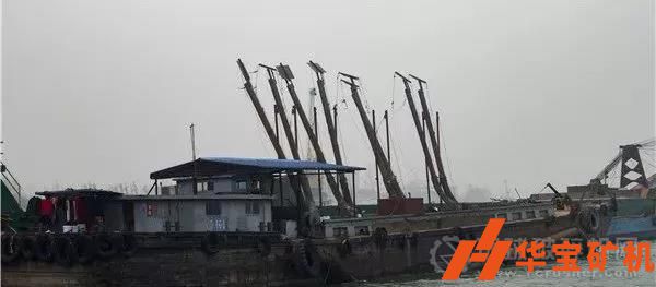 馬鞍山市水警刑警聯(lián)手破獲特大犯罪團(tuán)伙盜采江砂案件抓獲46人！